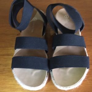 Lucky Top Black Sandals